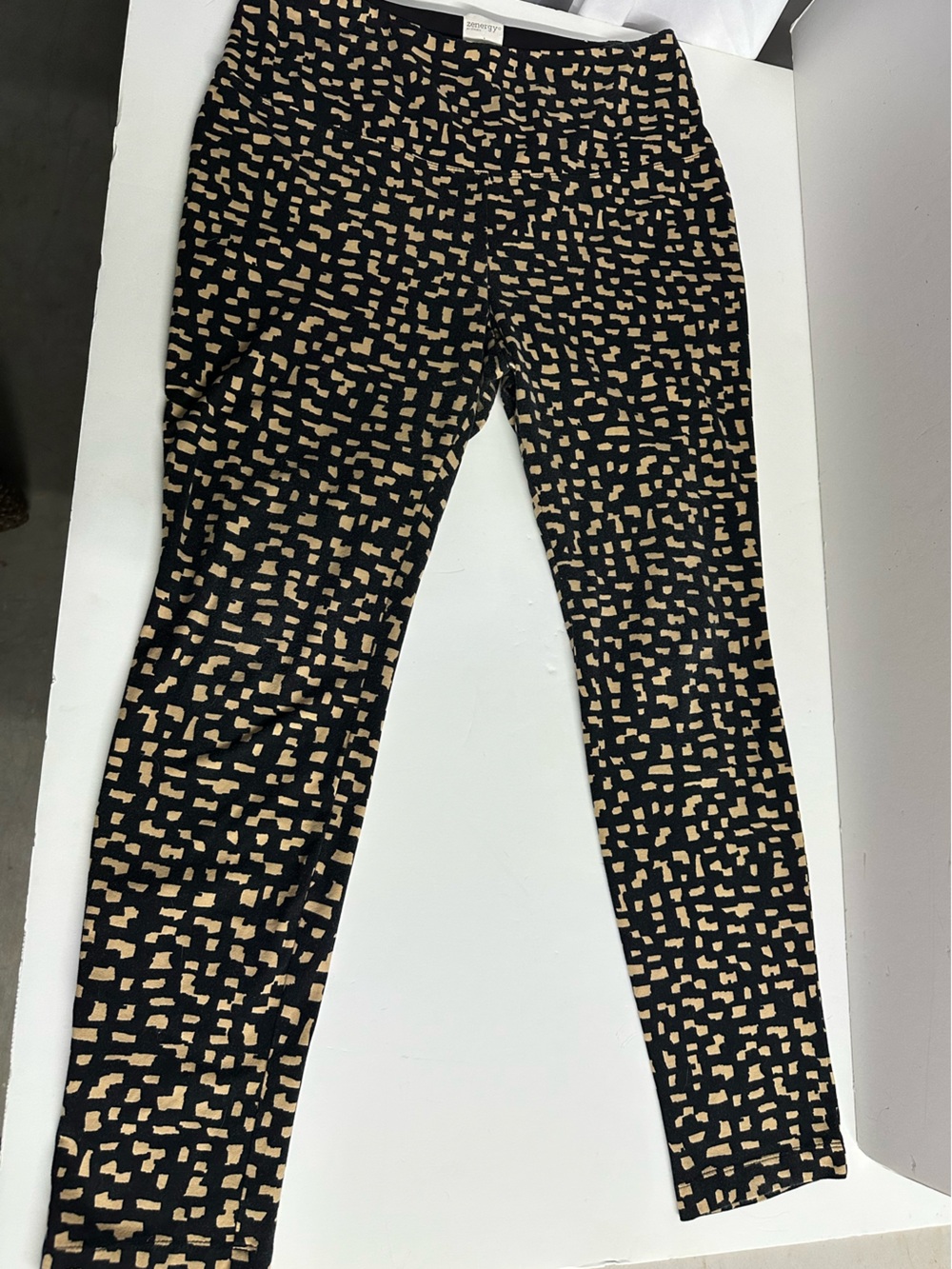 Chico’s Zenergy Black & Tan Patterned Leggings